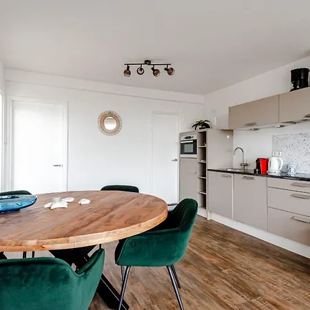 Apartment De Schelp 85 *