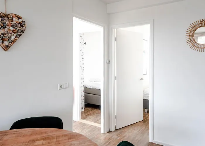 Apartment De Schelp 85 *